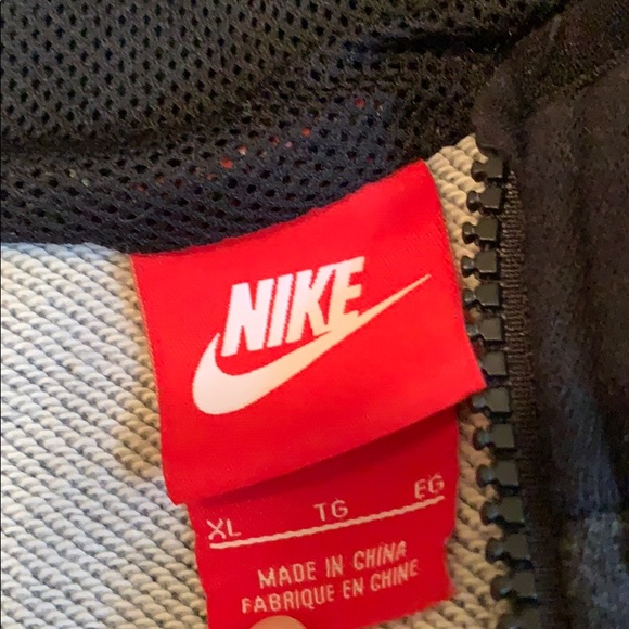 Nike air hoodie! - Picture 3 of 3